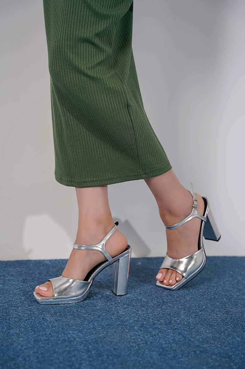 PLATFORM BLOCK HEEL