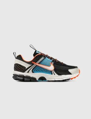 WOMEN'S NIKE ZOOM VOMERO 5  "BLACK/LIGHT BONE/BLUE GAZE/TOTAL ORANGE"